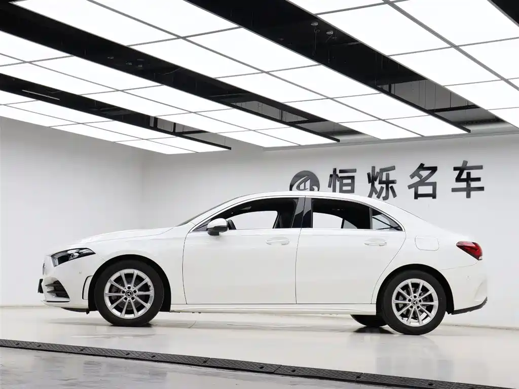 Mercedes-Benz A-Class 2021 A 200 L Sport Sedan Fashion Edition фото 29