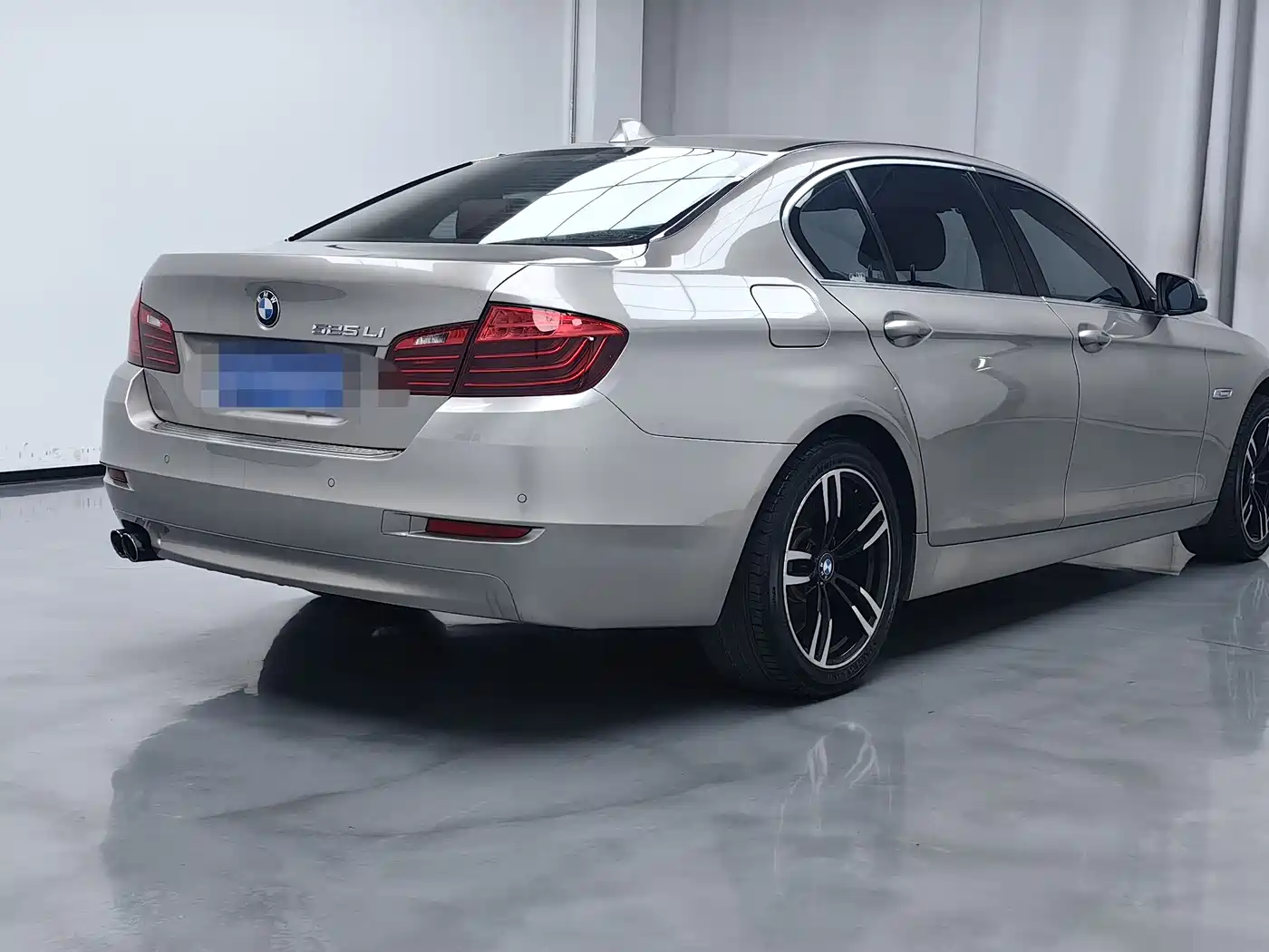 BMW 5 Series 2017 520Li Classic Edition фото 6