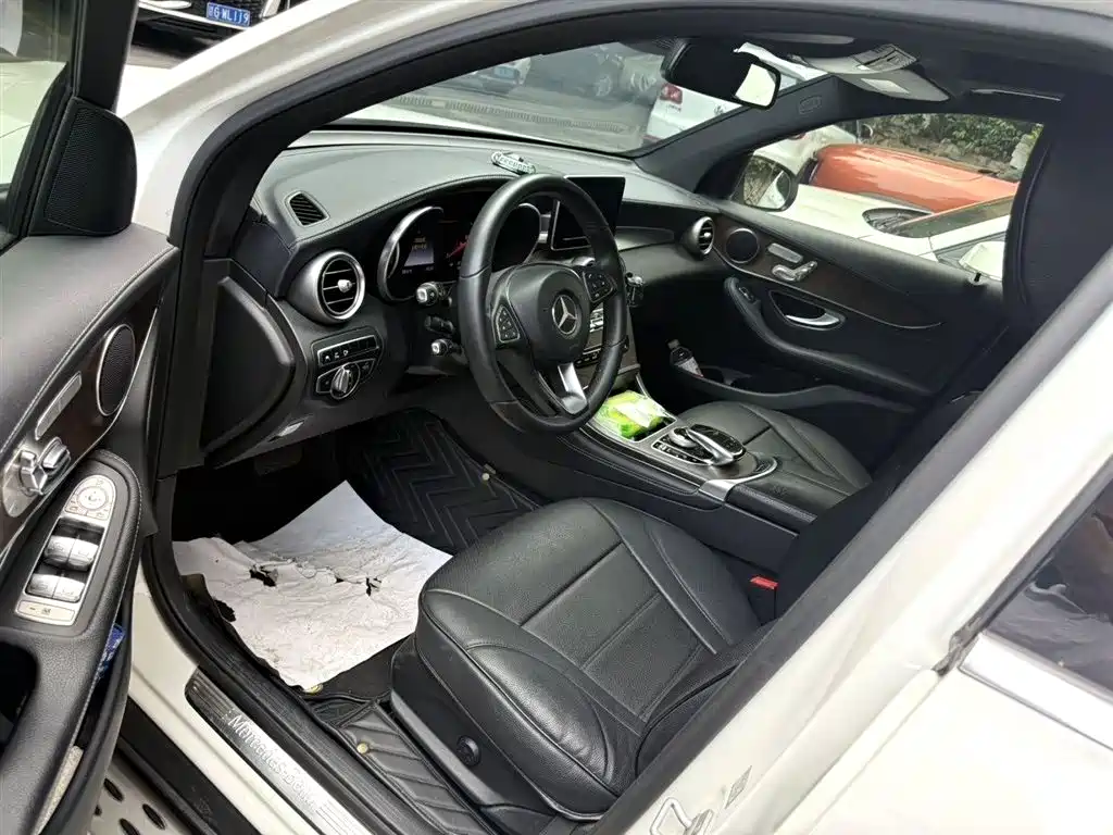 Mercedes-Benz GLC 2017 GLC 300 4MATIC Dynamic фото 8