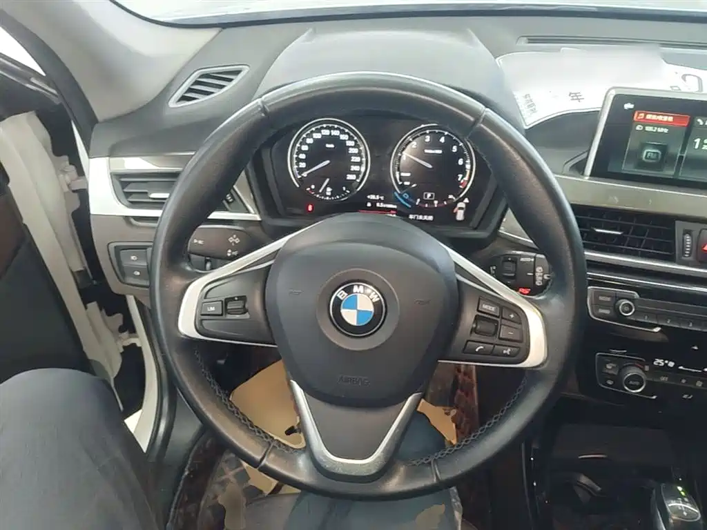 BMW X1 2019 xDrive20Li Premium Model фото 11
