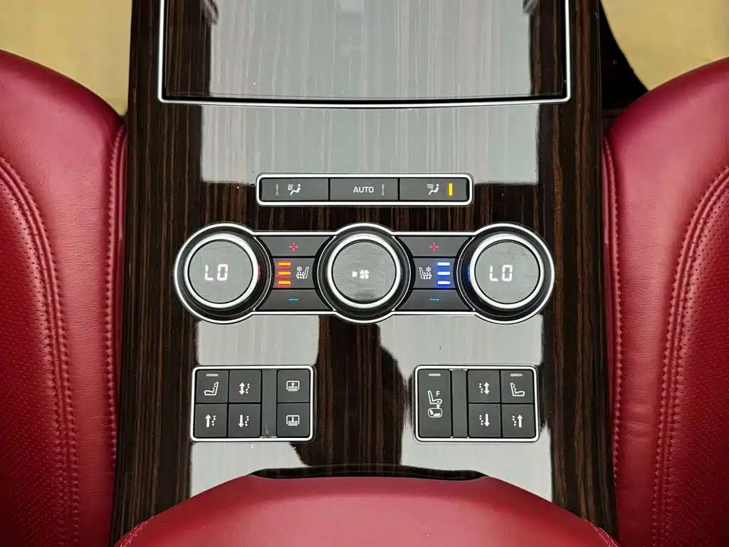 Photo 22 - Land Rover Range Rover