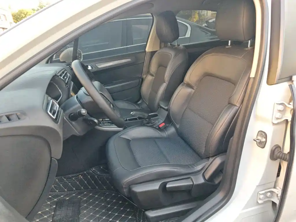 صورة 15 - Citroën C4 C-Quatre