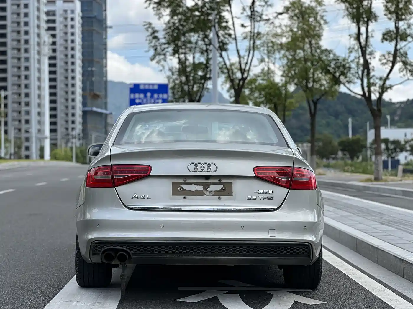 Фото 8 - Audi A4L