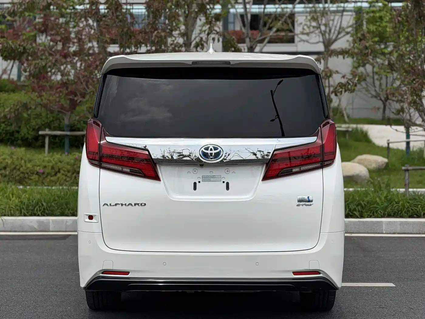 Toyota Alphard 2021 Hybrid 2.5L Luxury фото 10