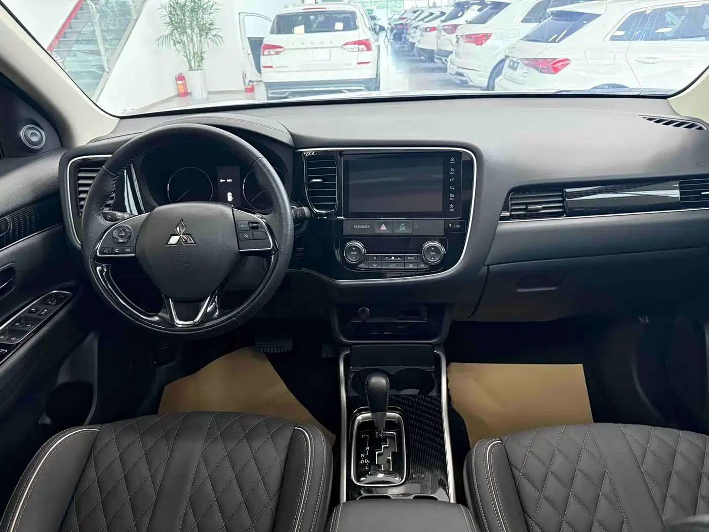 MITSUBISHI OUTLANDER