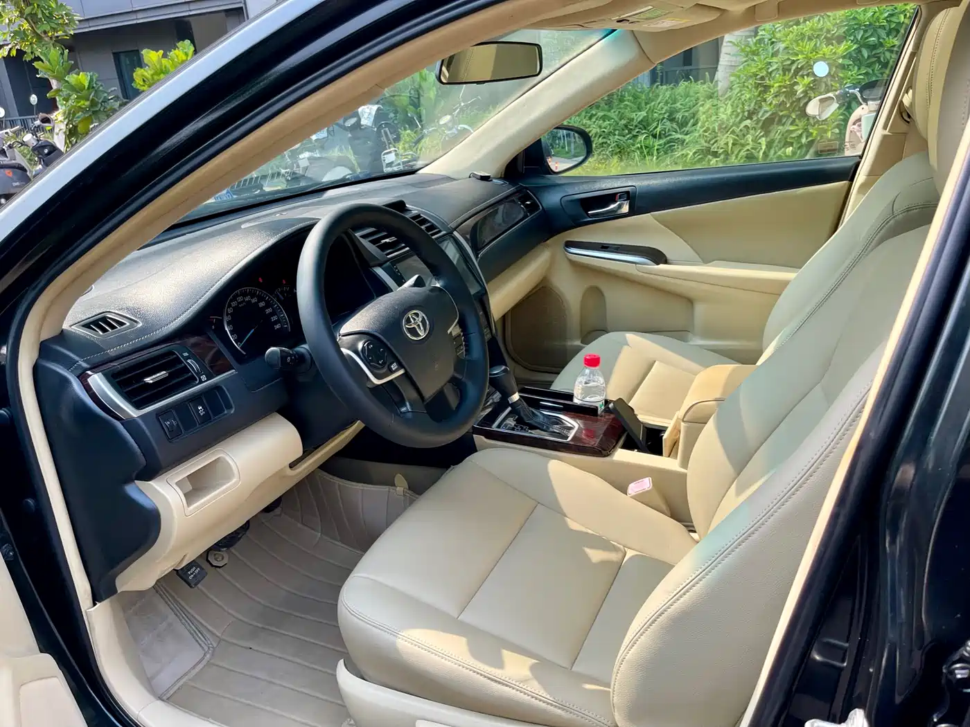Toyota Camry 2016 2.0E 10th Anniversary Elite Edition фото 4