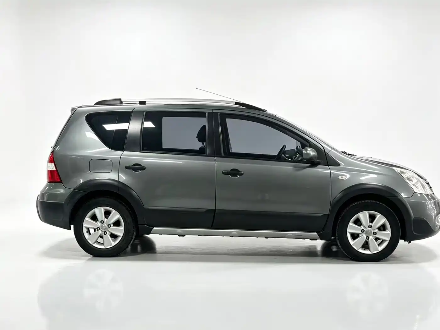 Nissan Livina 2009 2010 Model Sharp Edition 1.6L Automatic Smart Type