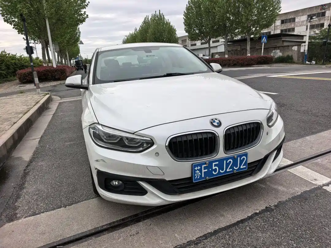 BMW 1 Series 2019 118i Fashion Edition фото 3