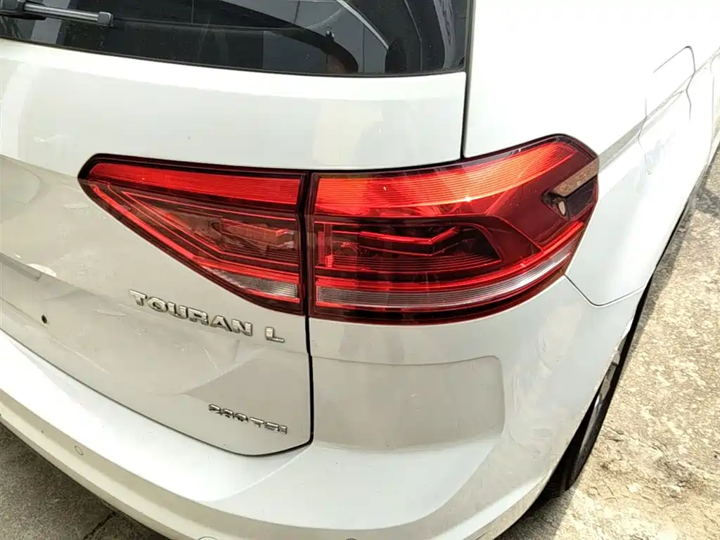 Volkswagen Touran 2016 Touran L 280TSI DSG Comfortline фото 8