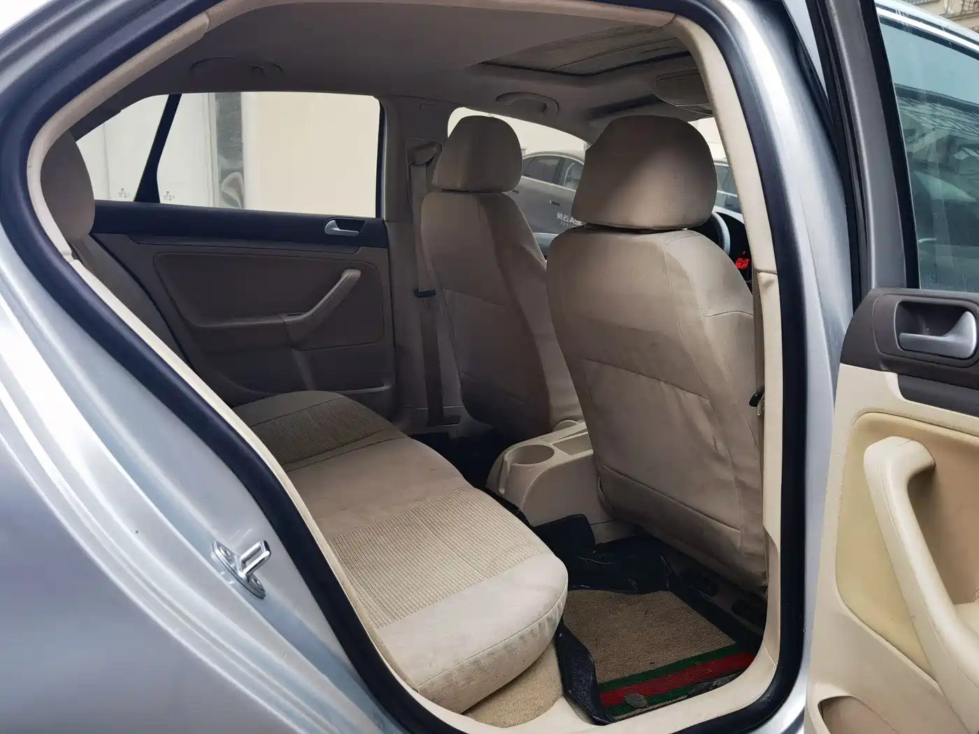 Volkswagen Sagitar 2009 1.6L Automatic Comfort фото 4