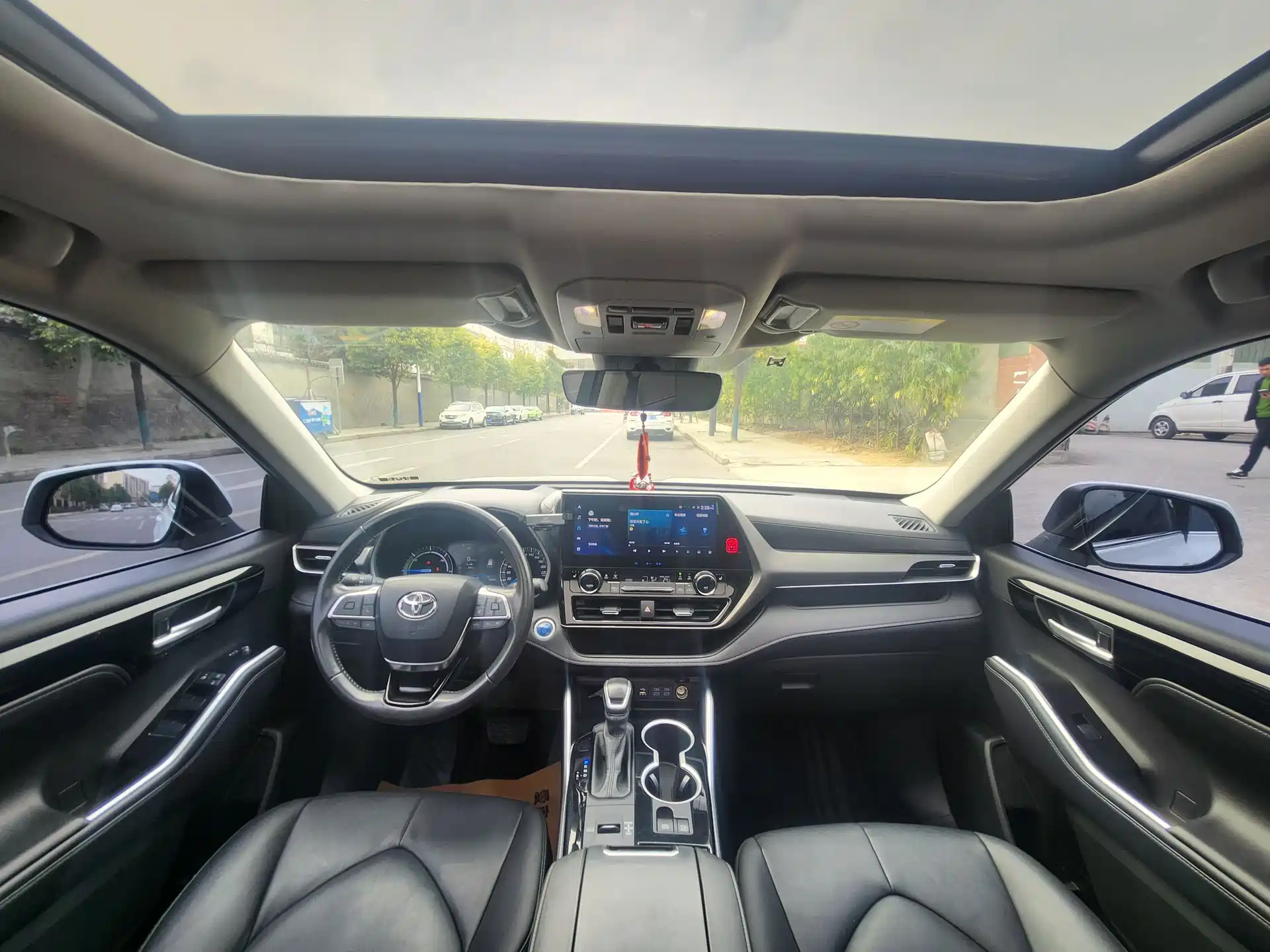 Photo 17 - Toyota Highlander