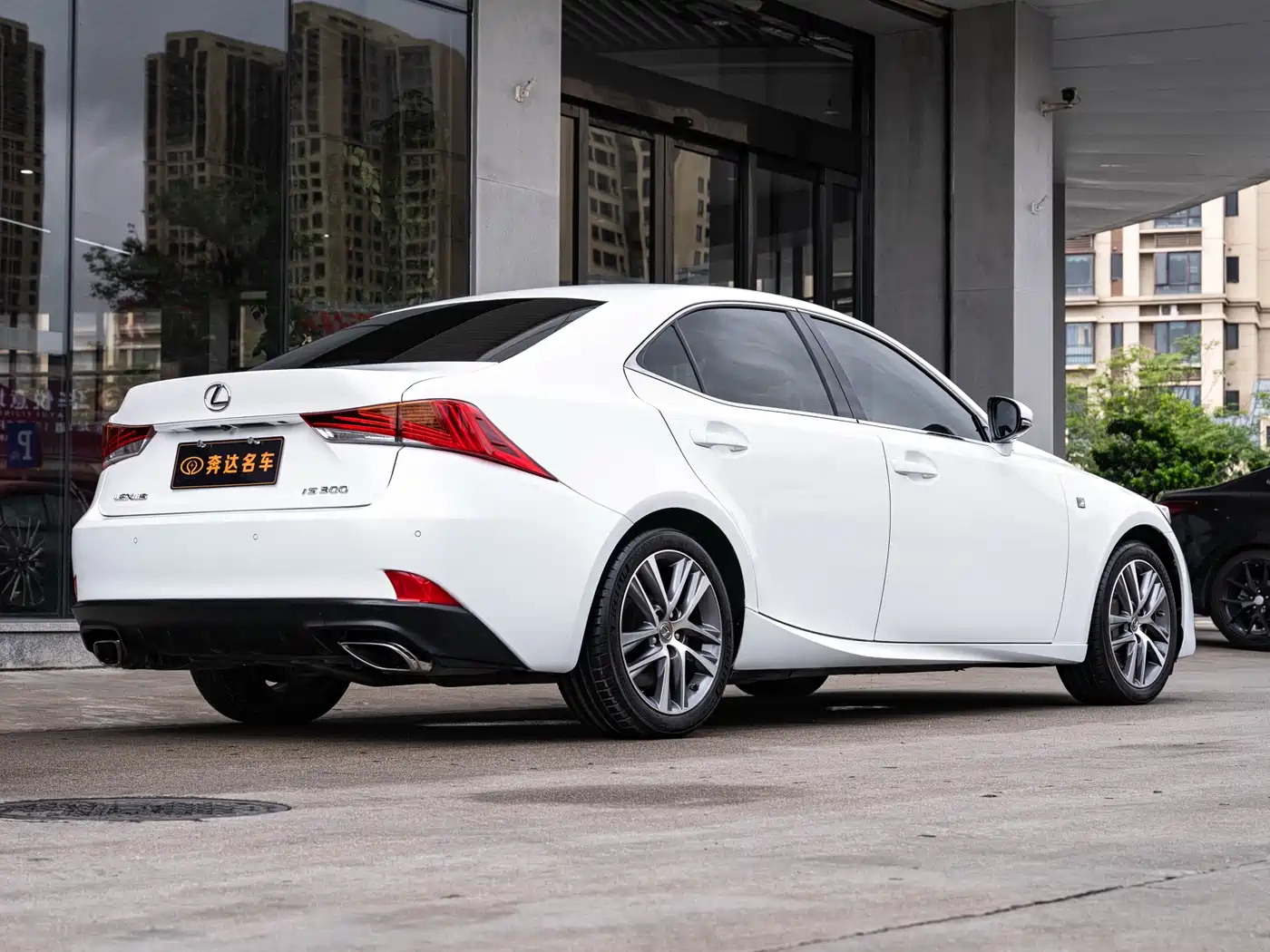 Lexus IS 2017 300 F SPORT фото 3