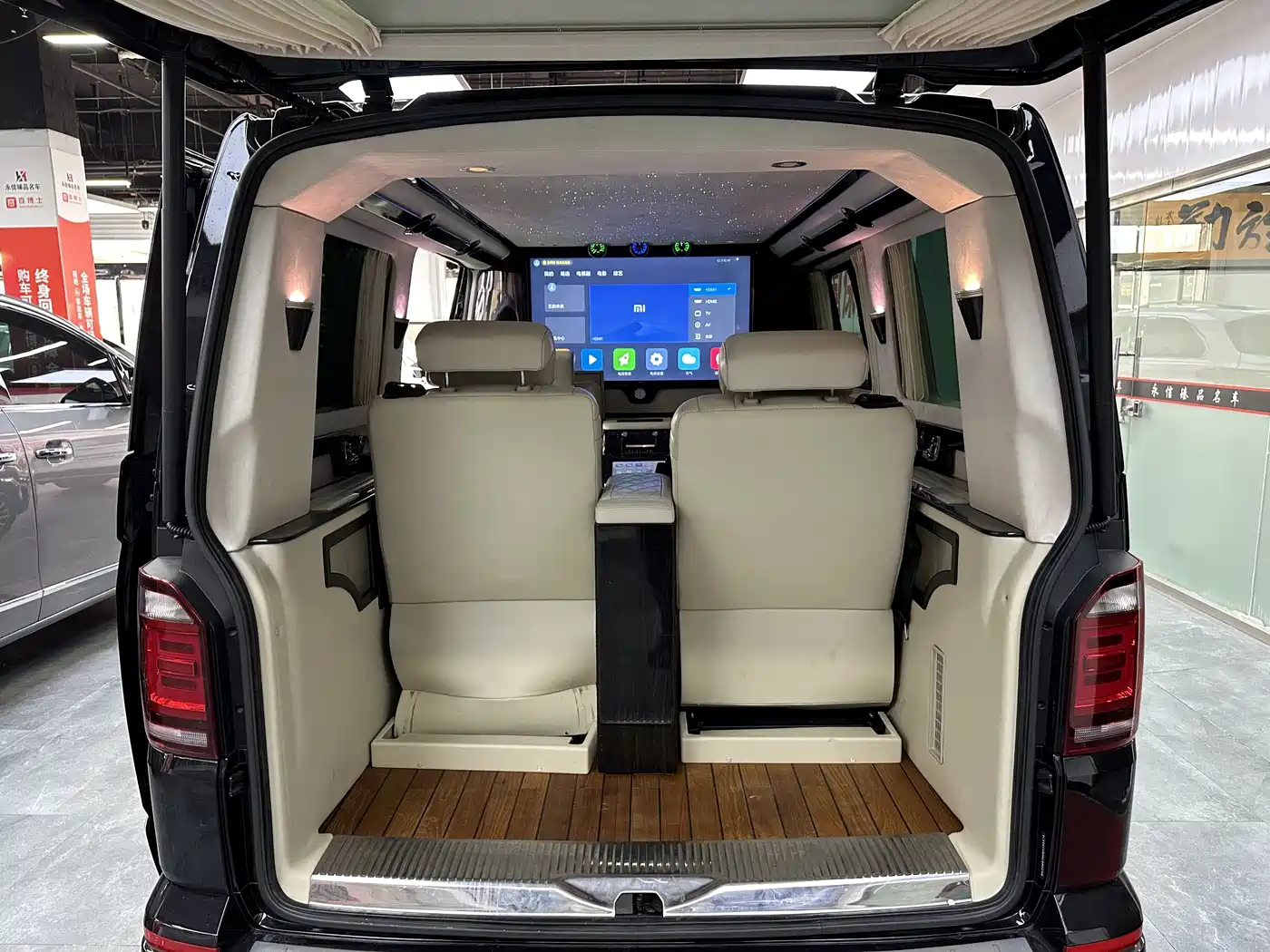 Volkswagen Multivan 2019 2.0TSI 4WD Premium 7-seater фото 14
