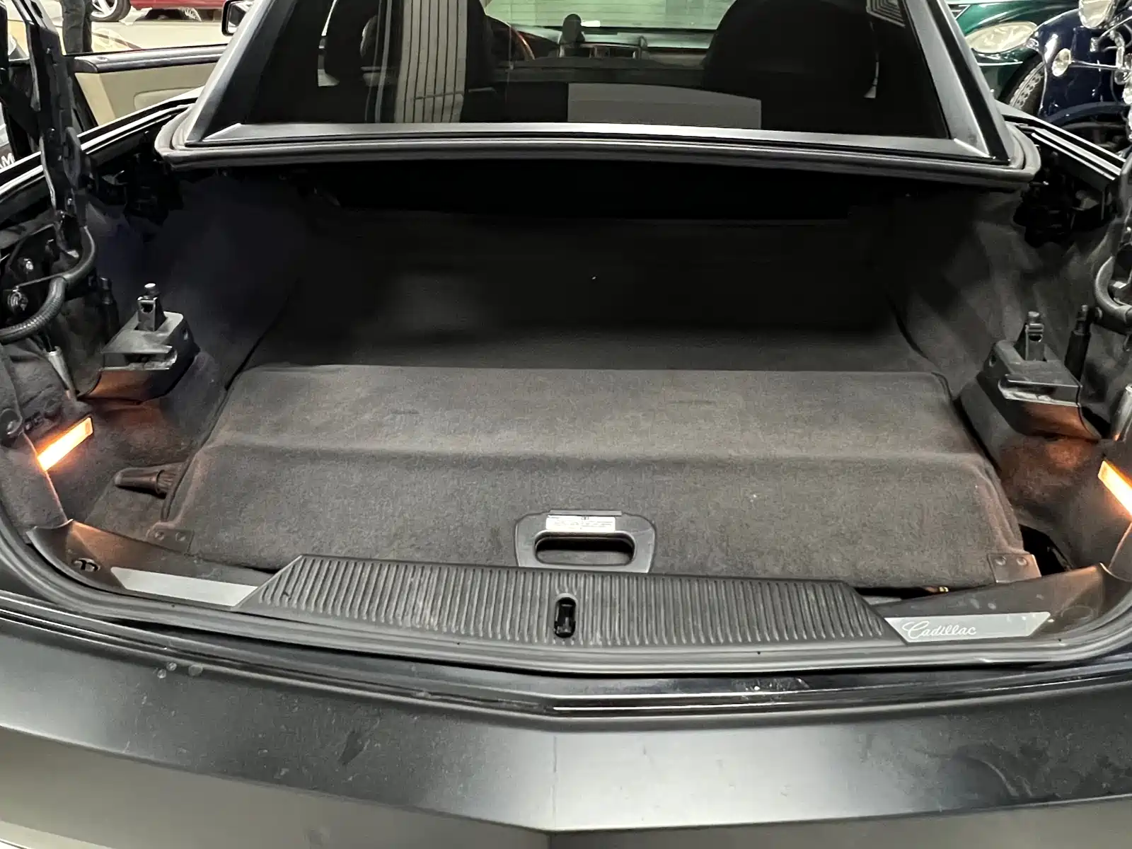 Фото 22 - Cadillac XLR