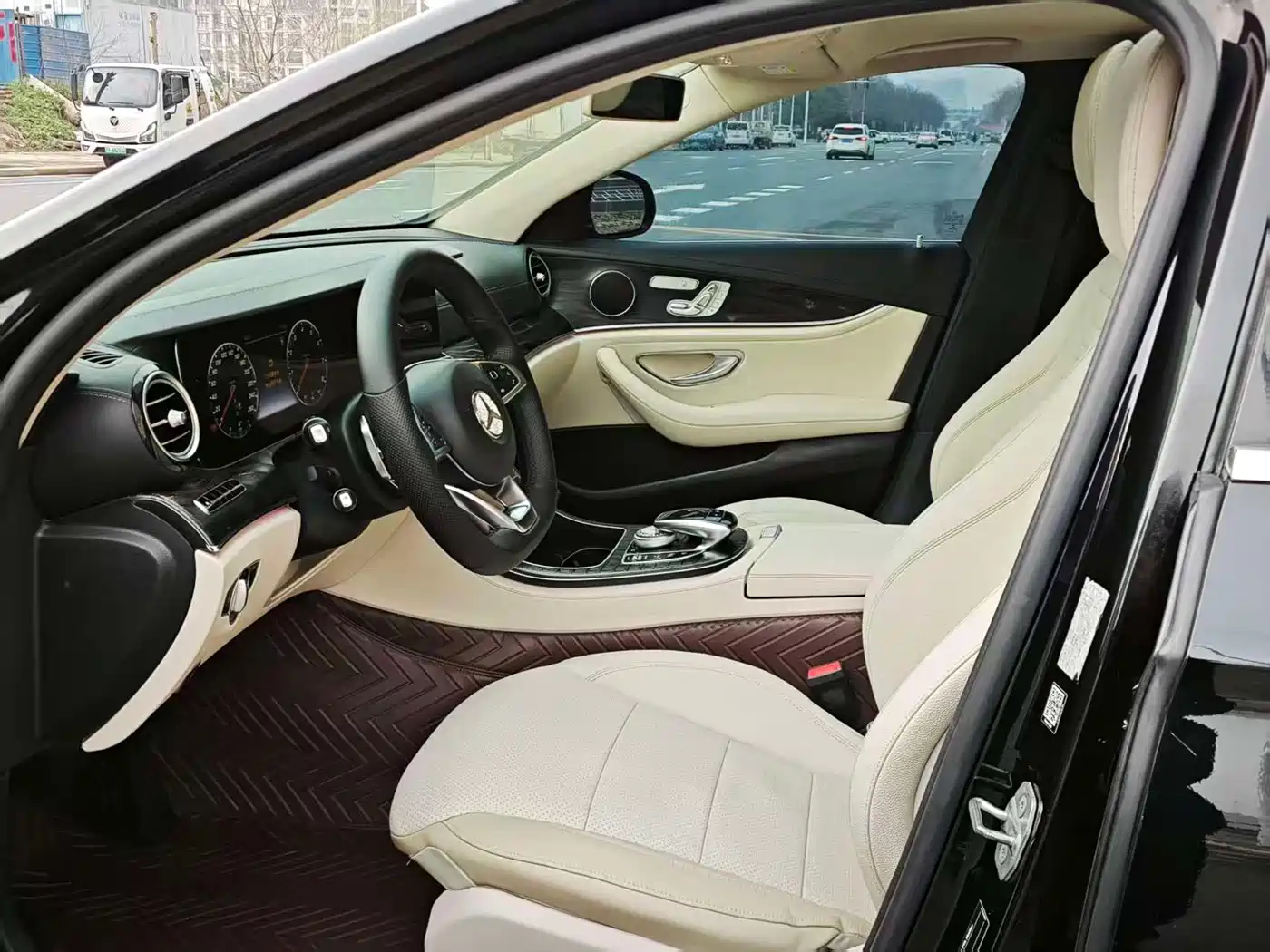 Mercedes-Benz E-Class 2016 E 300 L Sport Luxury фото 6