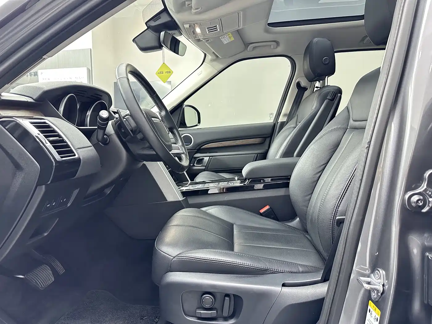 Land Rover Discovery 2017 3.0 SC V6 HSE фото 9