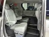 Фото 12 - Toyota Granvia