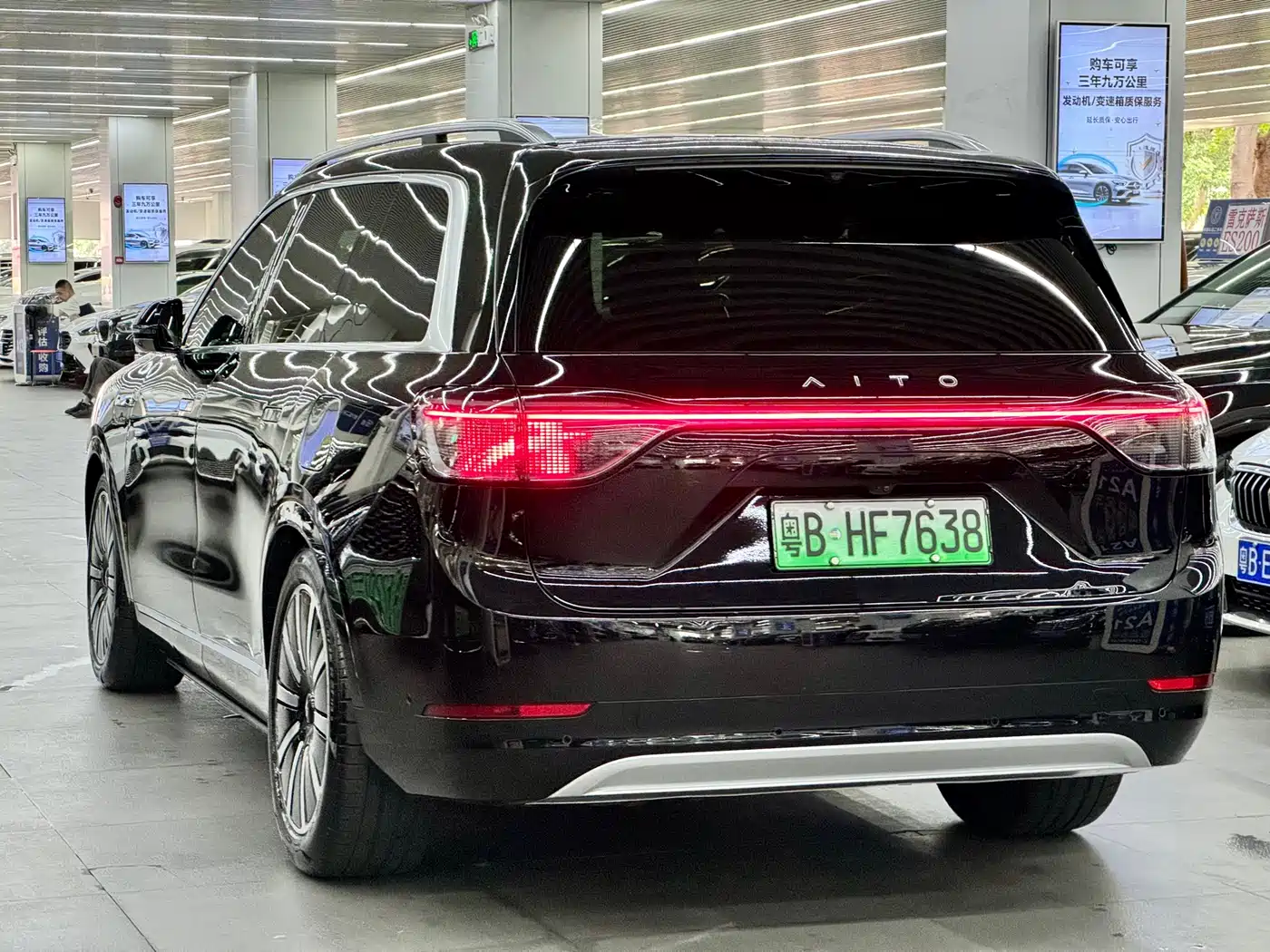 AITO Wenjie AITO M9 2024 Range Extender Ultra 52kWh 6-seater фото 14