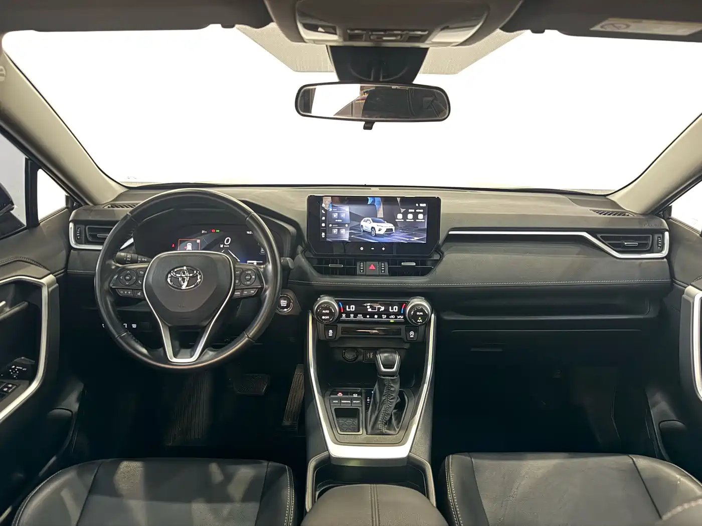 Toyota Wildlander 2022 2.0L CVT FWD Luxury PLUS Edition фото 8