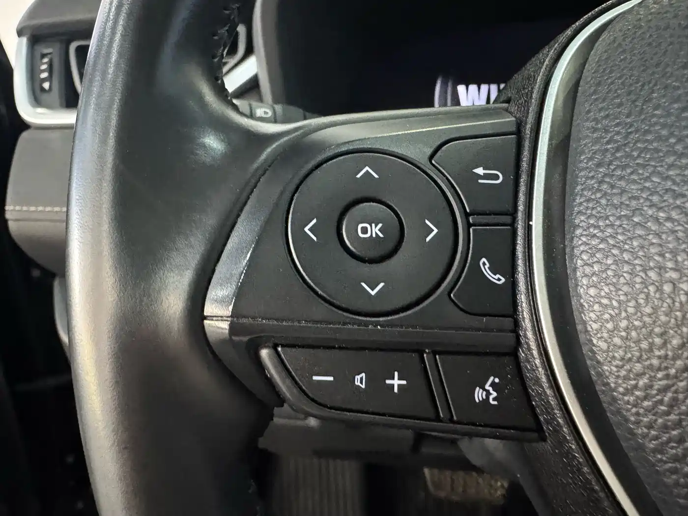 Toyota Wildlander 2022 2.0L CVT FWD Luxury PLUS Edition фото 15