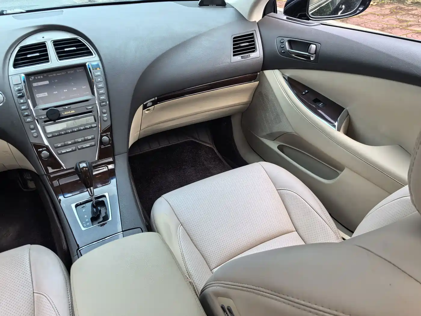 Фото 17 - Lexus ES