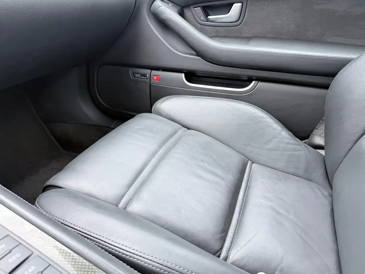 Audi S8 2010 2009 Audi S8 5.2 FSI quattro