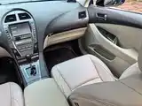 Photo 17 - Lexus ES