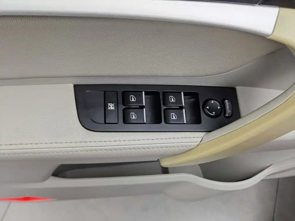 Geely Emgrand 2015 2014 Sedan 1.5L Manual Fashion