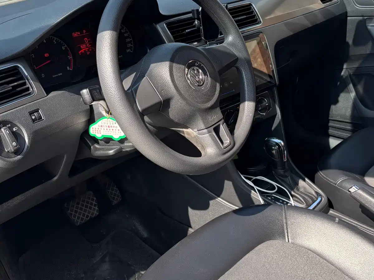 Volkswagen Santana 2015 1.6L Automatic Comfort Edition фото 5