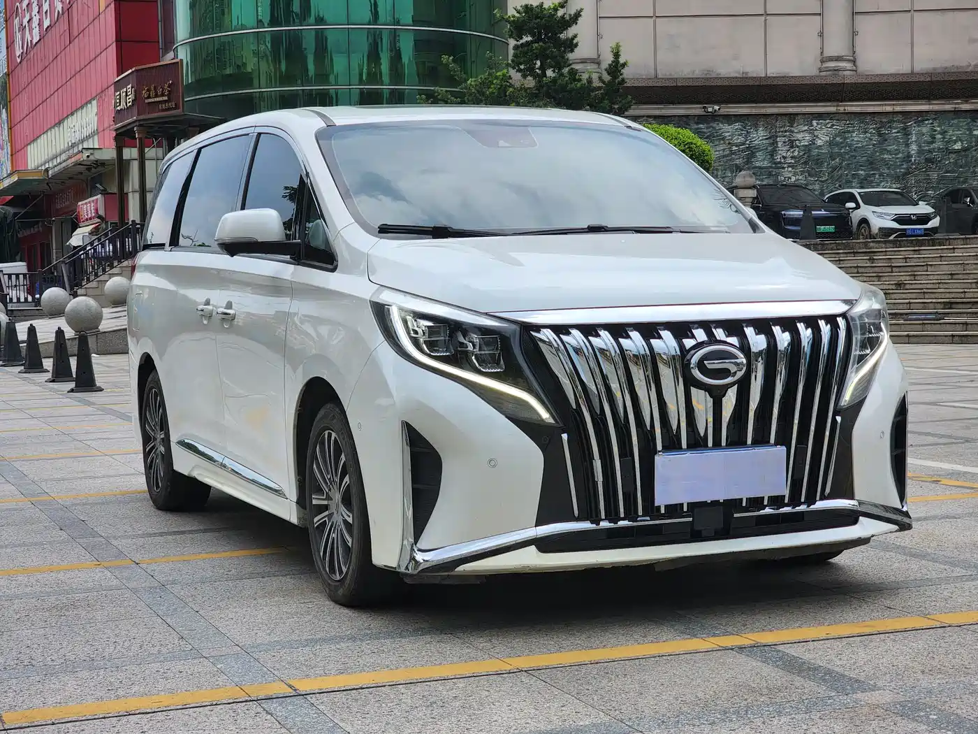 Photo 2 - GAC Trumpchi Trumpchi M8