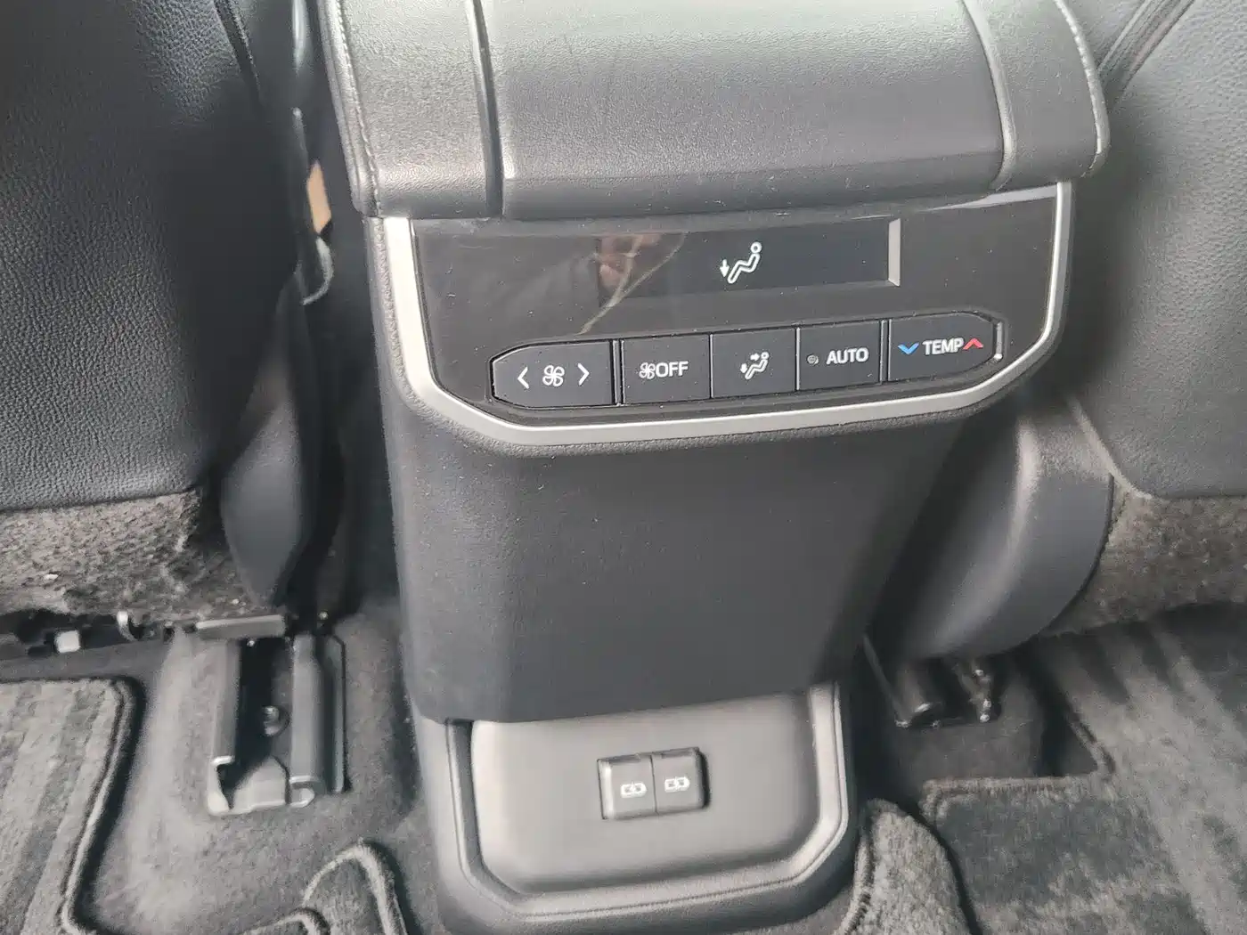 Toyota Highlander 2023 2.5L Smart Hybrid Dual Engine AWD Premium 7-Seater фото 14