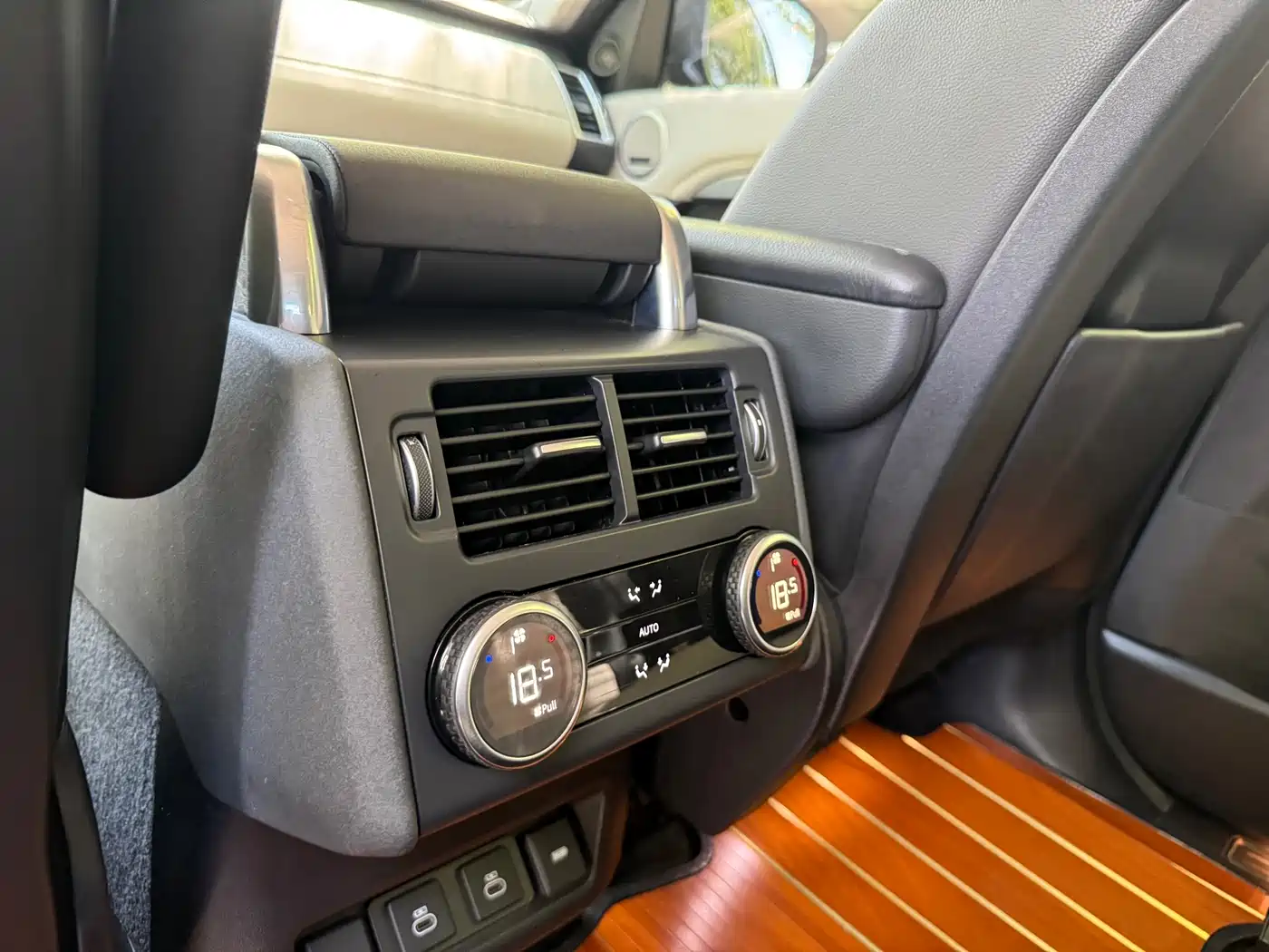 Land Rover Discovery 2021 360PS R-Dynamic SE фото 17