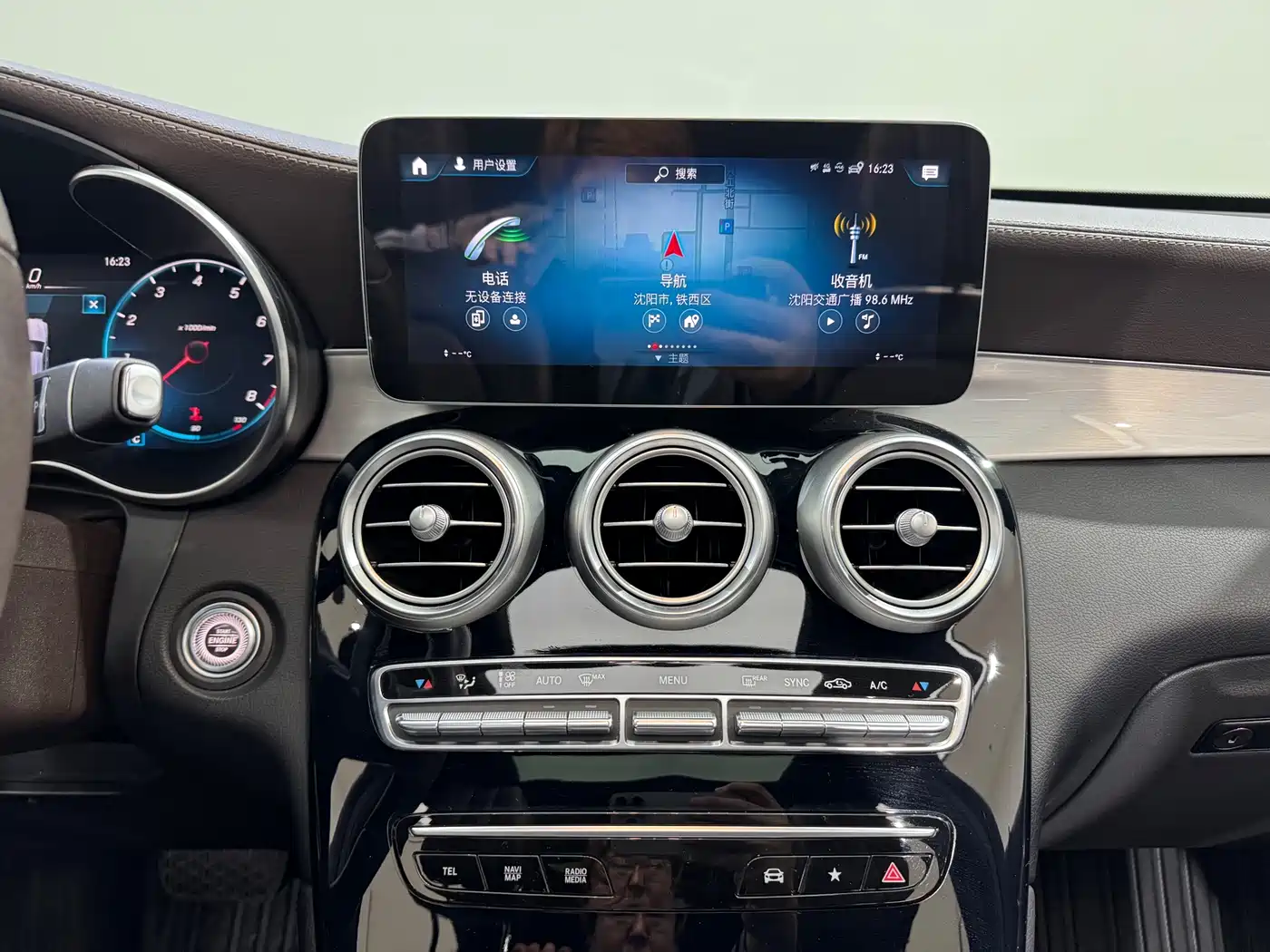 Mercedes-Benz GLC 2021 GLC 260 L 4MATIC Sporty фото 26