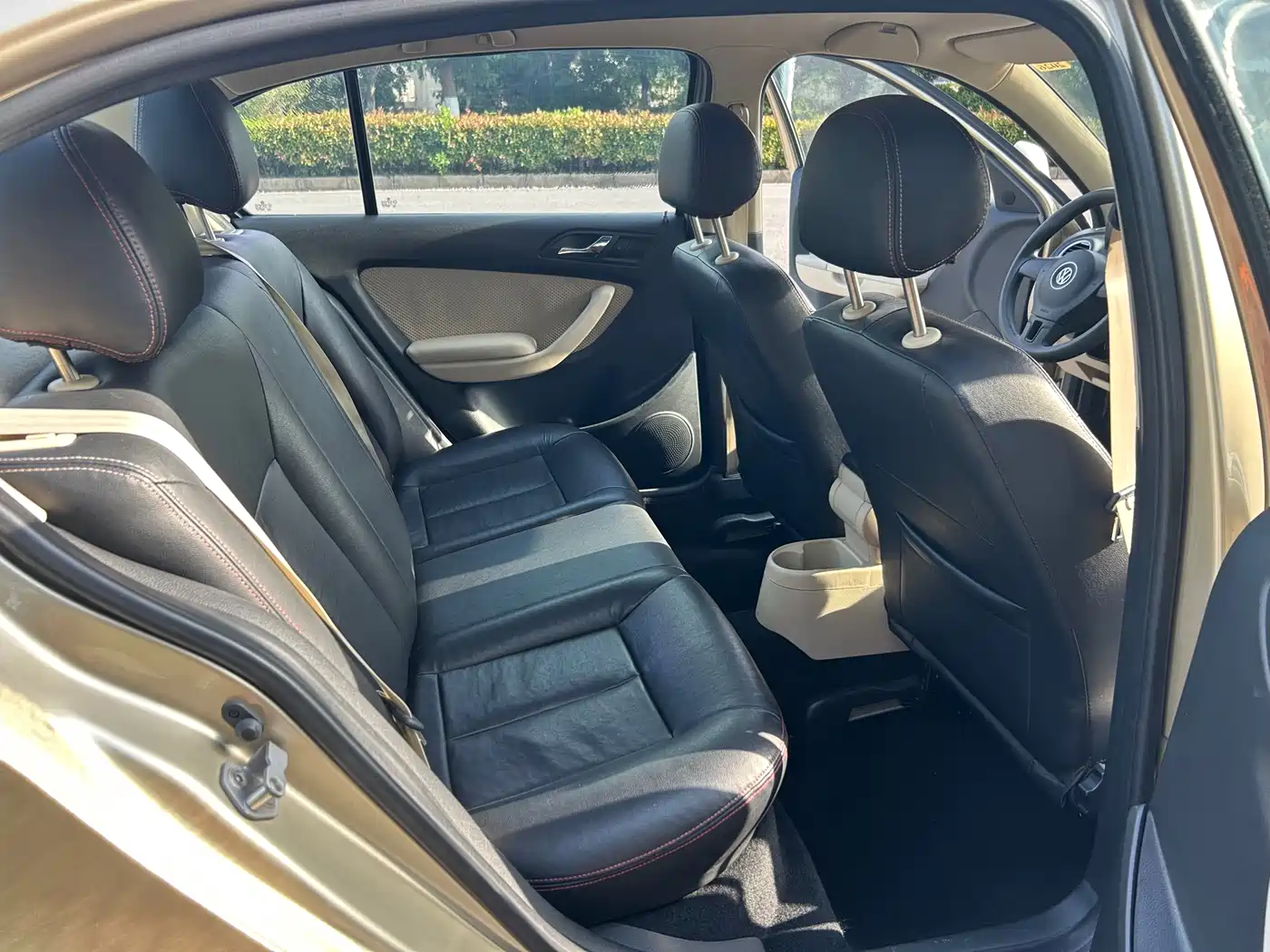 Volkswagen Lavida 2011 1.6L Automatic Leisure Edition фото 10