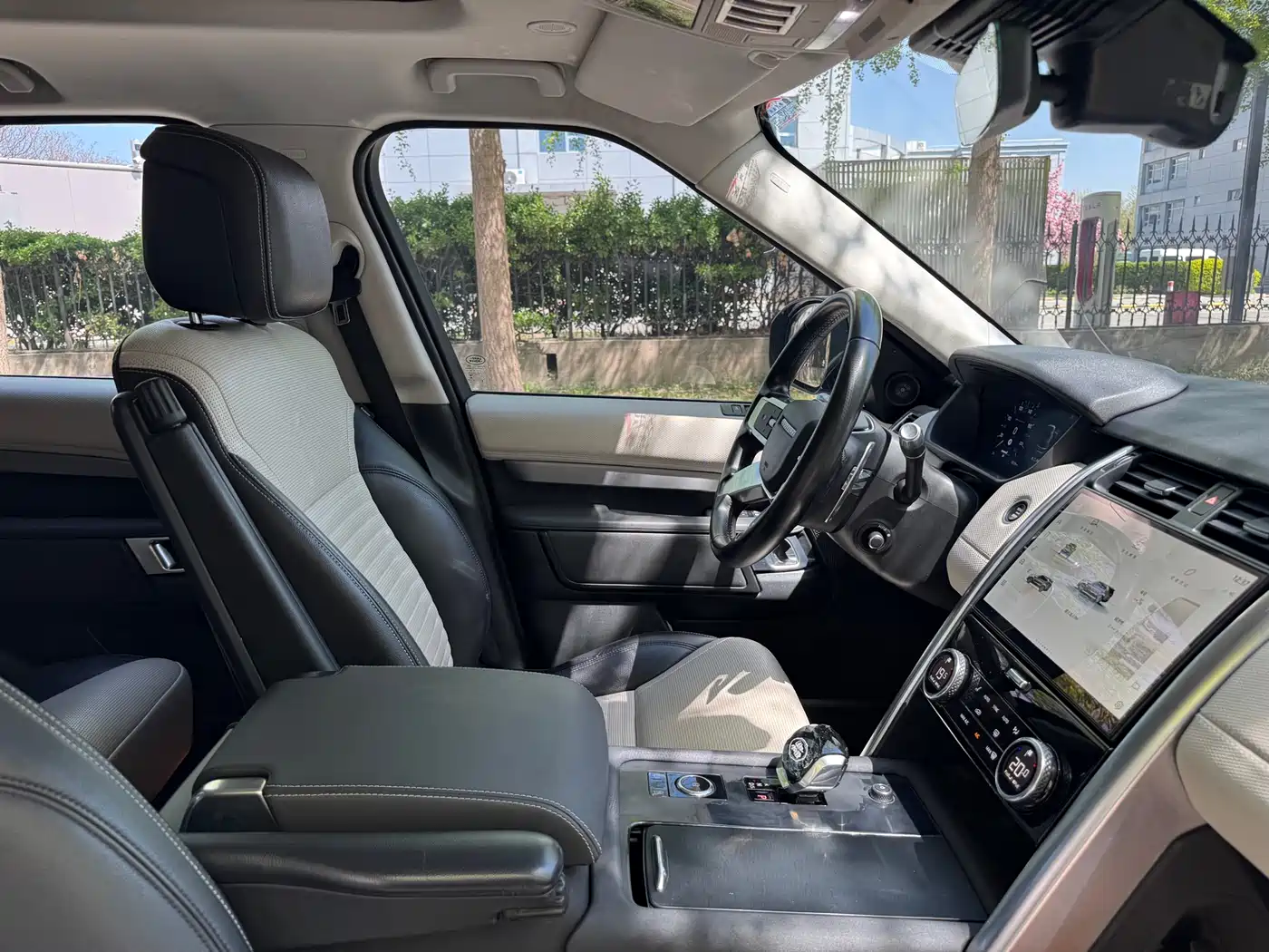 Land Rover Discovery 2021 360PS R-Dynamic SE фото 13