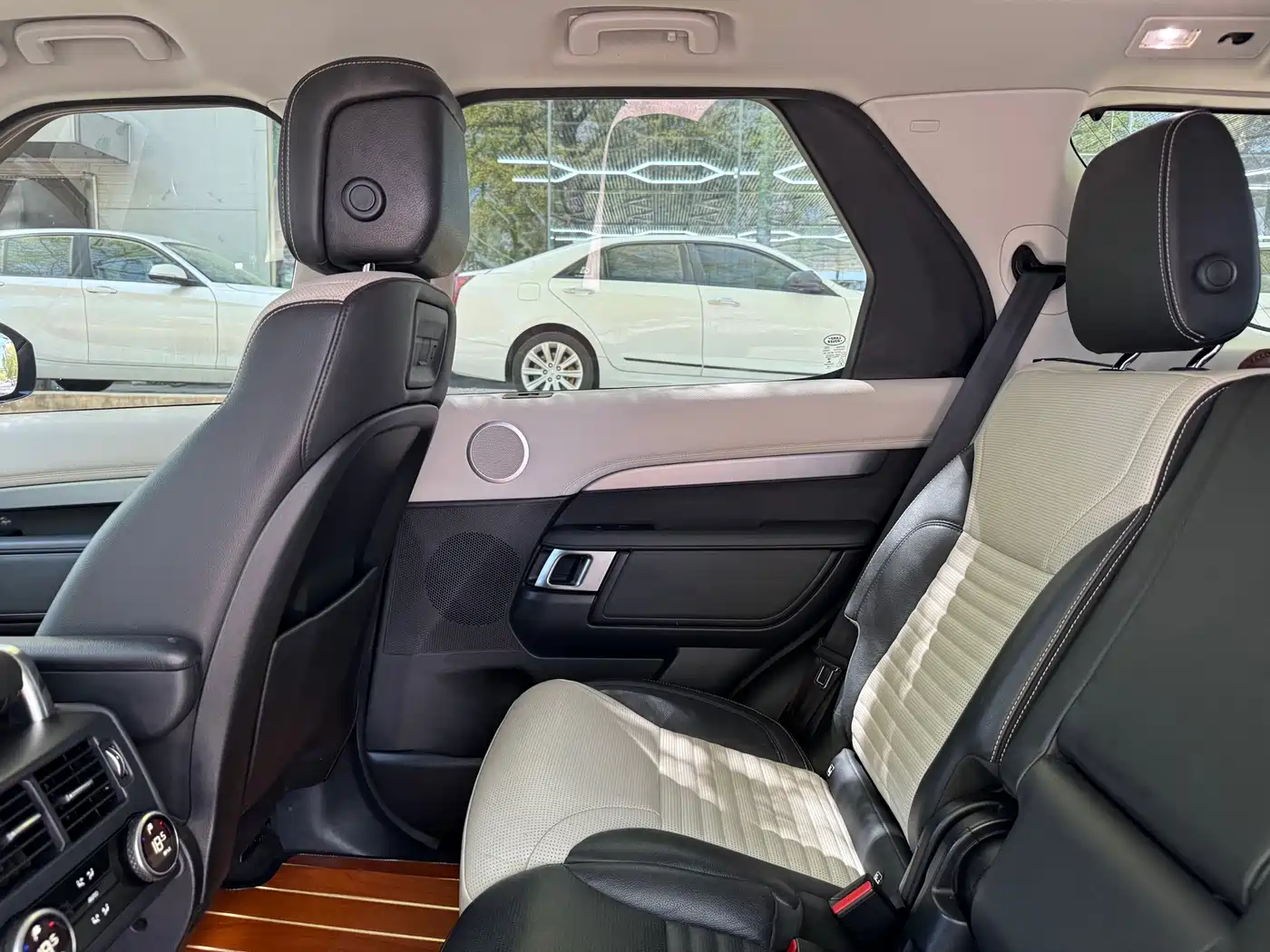 Land Rover Discovery 2021 360PS R-Dynamic SE фото 22