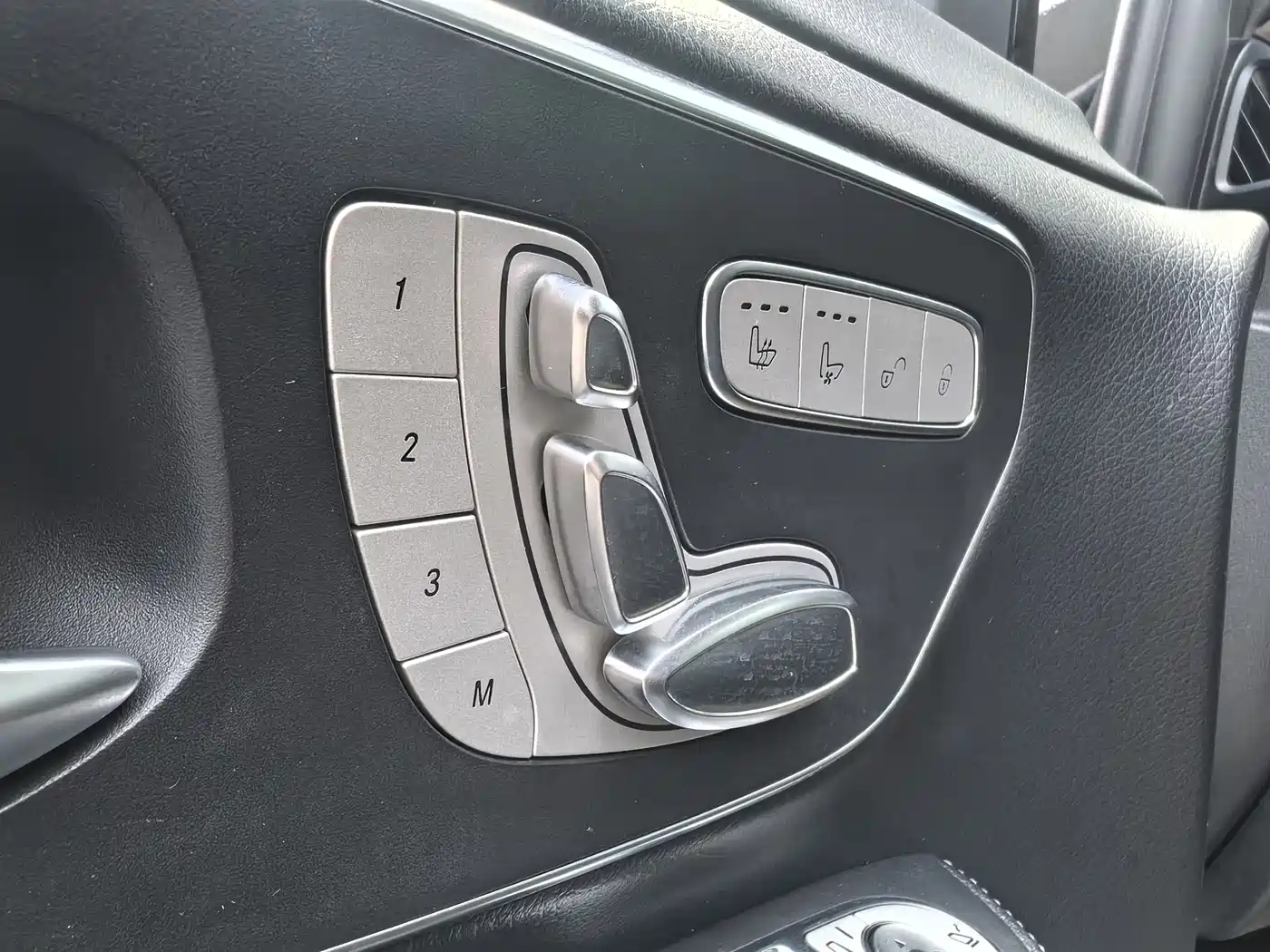 Mercedes-Benz V-Class 2021 V 260 L Long Wheelbase Premium Edition фото 8
