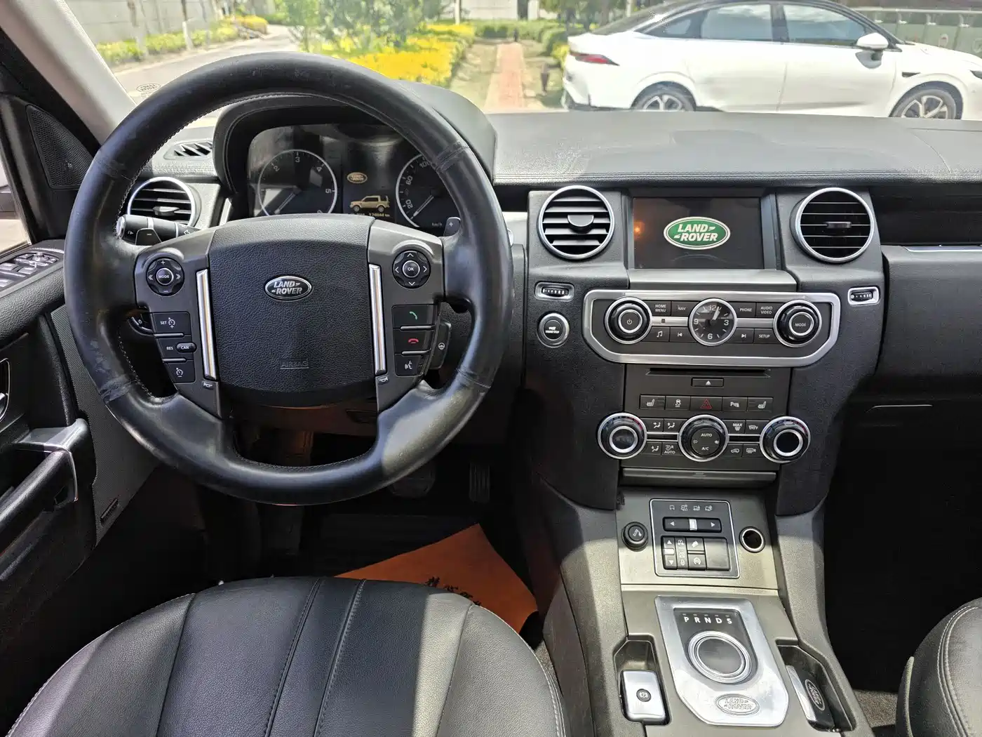 Land Rover Discovery 2015 3.0 SDV6 HSE Diesel фото 6