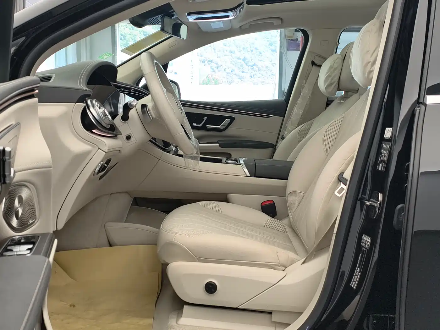 Mercedes-Benz EQS SUV 2025 Model 500 4MATIC фото 12