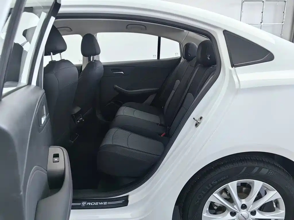 Photo 15 - Roewe i5