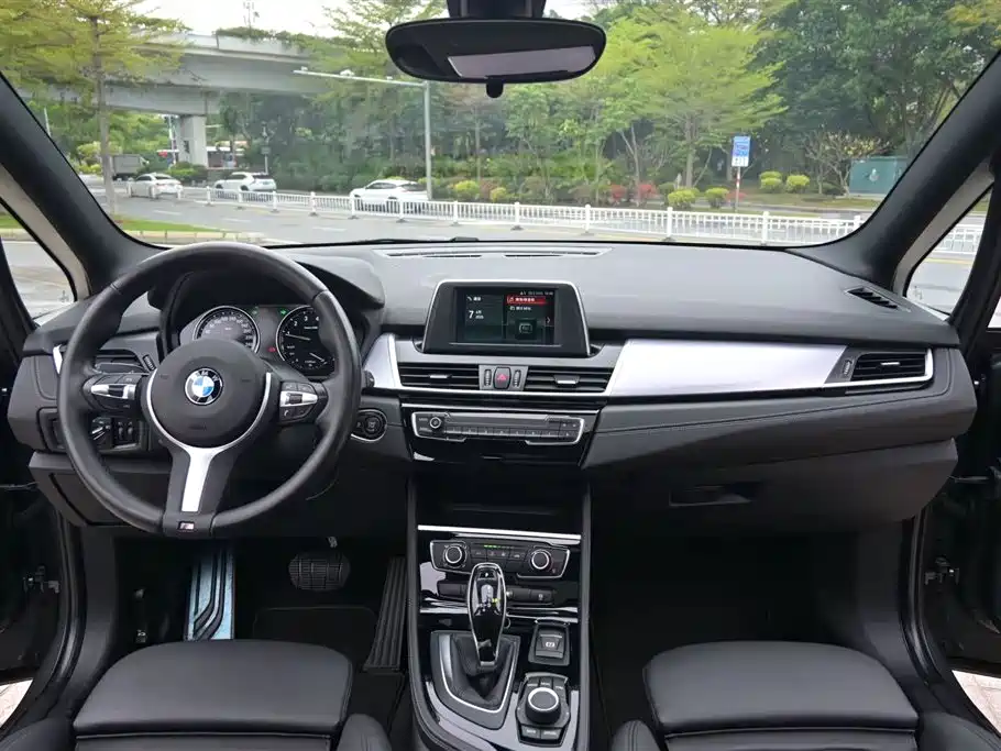 BMW 2 Series Gran Tourer 2019 220i Premium Sport Package фото 6