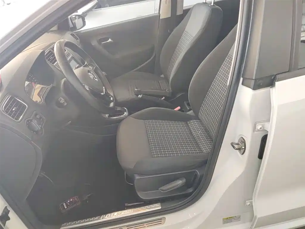 Volkswagen Polo 2016 1.6L Automatic Comfort фото 15
