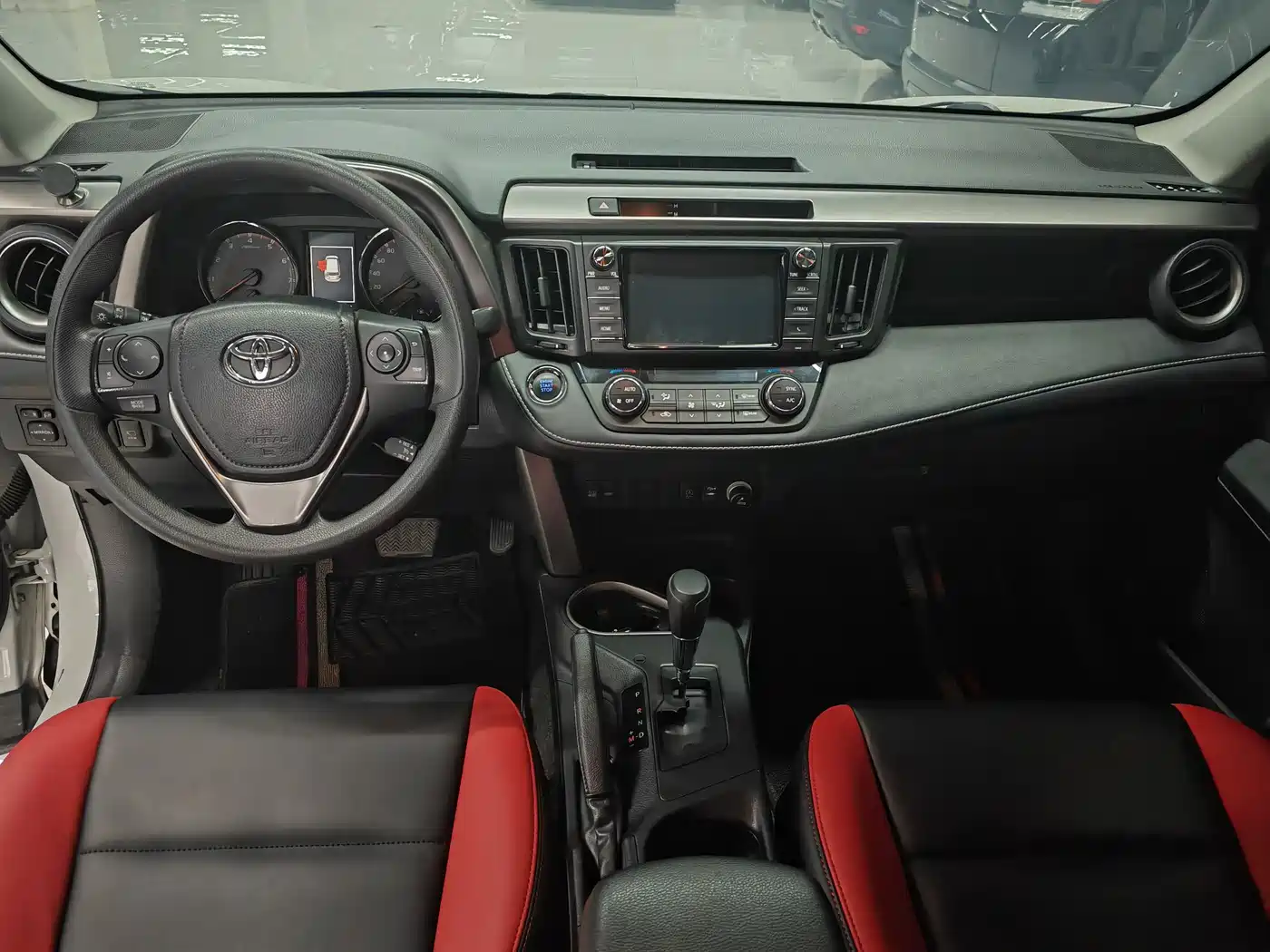 Toyota RAV4 Rongfang 2019 2.0L CVT 2WD Style X Limited Edition China VI фото 8