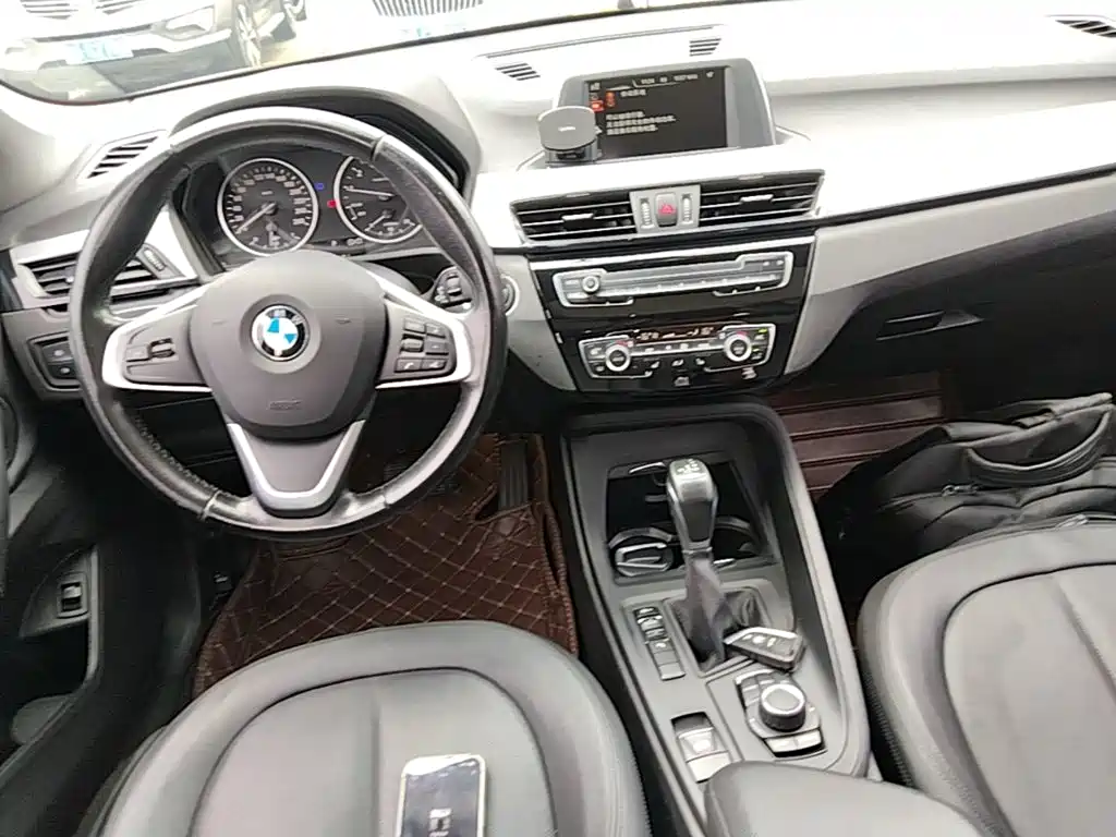Фото 6 - BMW X1