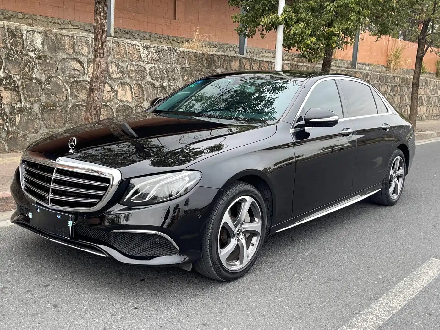MERCEDES-BENZ E CLASS