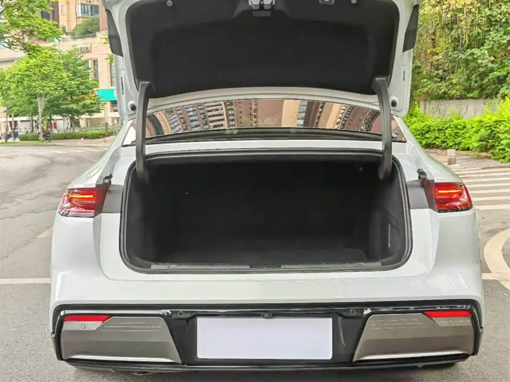 Geely Galaxy Galaxy E8 2025 700km Long Voyage Smart Drive Edition фото 6