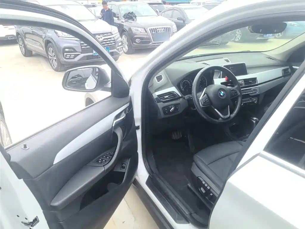 BMW X1 2018 sDrive20Li Leading Model фото 16