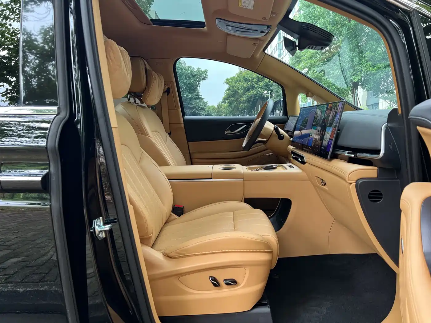 Voyah Auto Voyah Dreamer 2025 PHEV AWD Flagship Kunpeng Edition фото 10