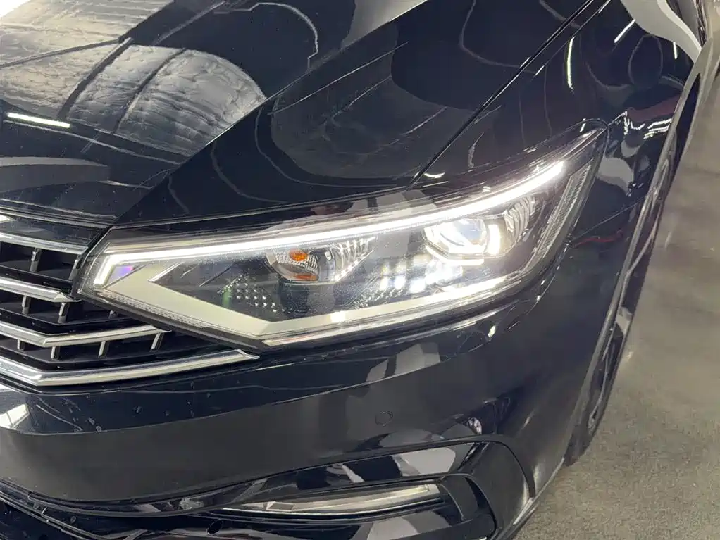 Volkswagen Magotan 2023 Model 2 Million Commemorative Edition 330TSI DSG Luxury фото 3