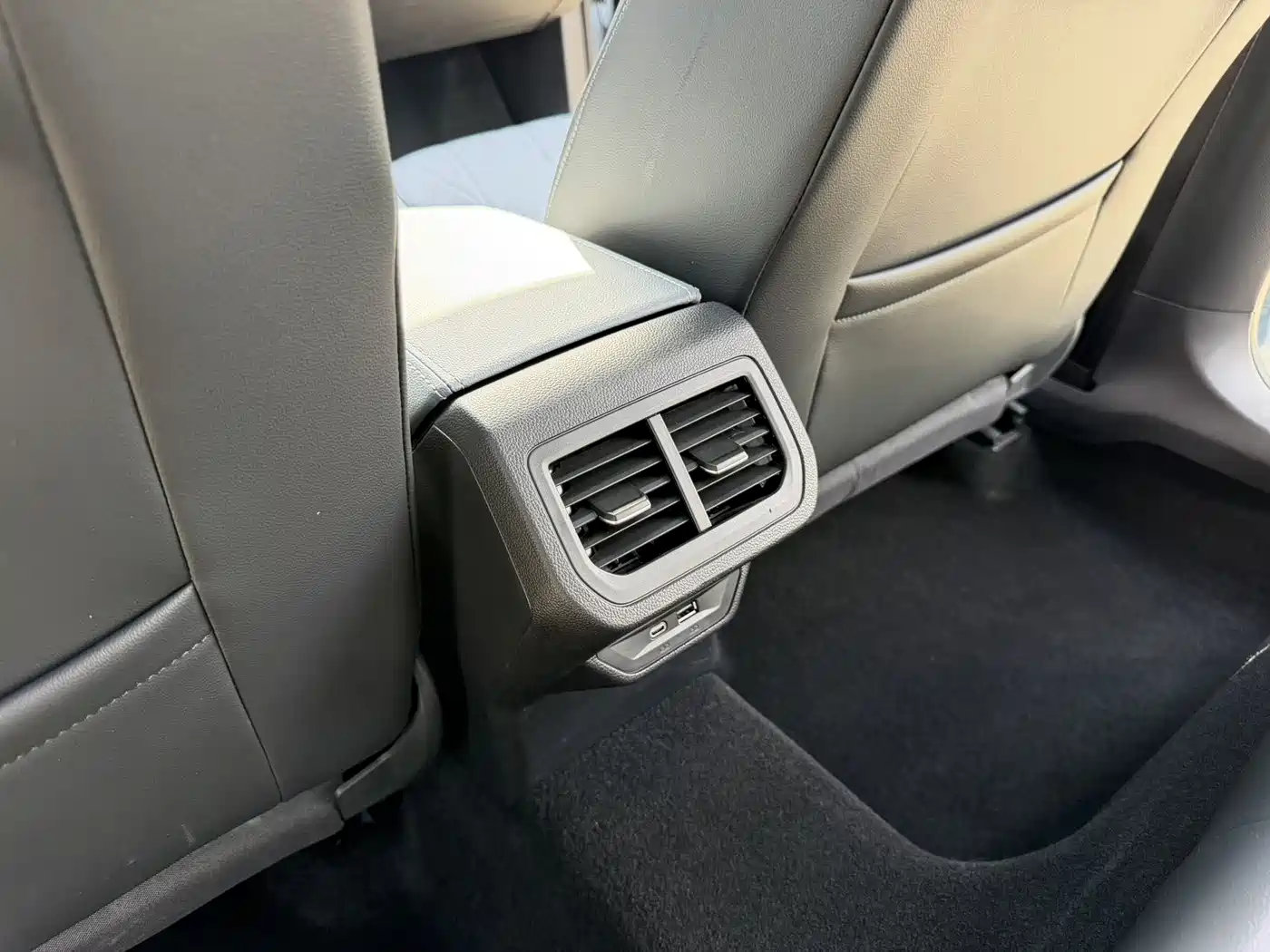 Volkswagen Lavida 2023 1.5L Auto Five Million Edition фото 22